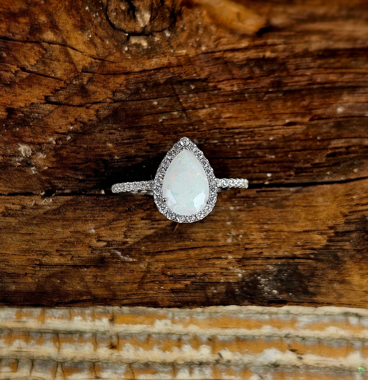 The Sparkle Dewdrop Ring