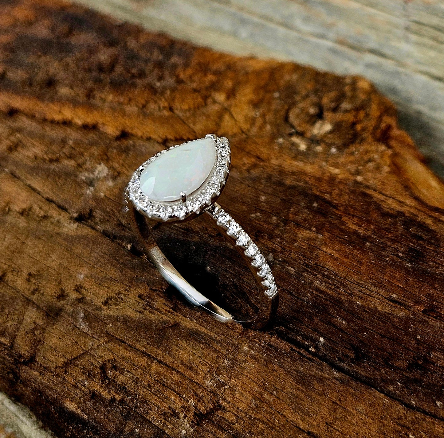 The Sparkle Dewdrop Ring