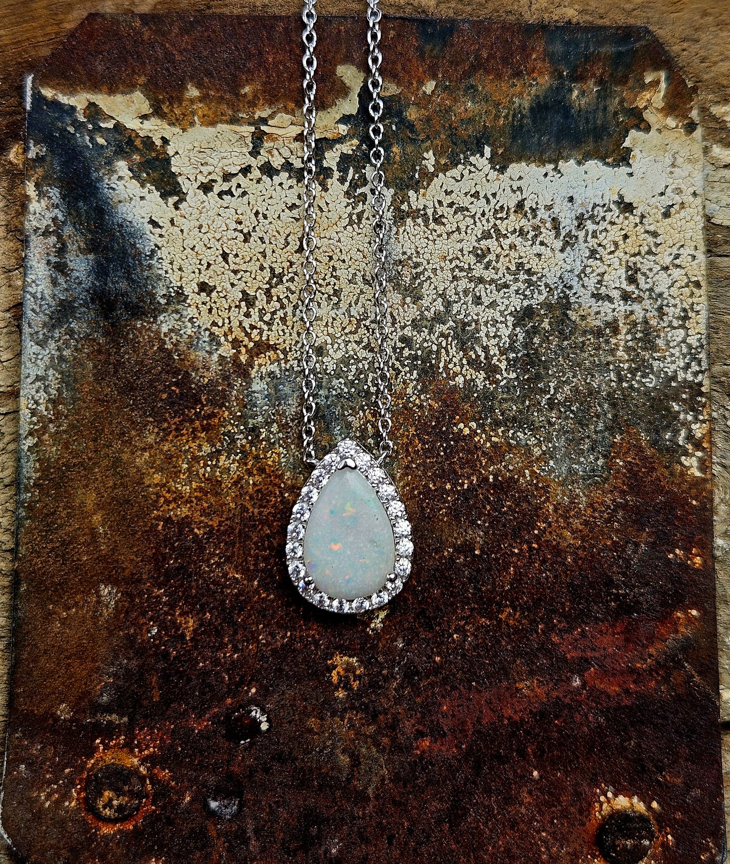 The Sparkle Dewdrop Pendant