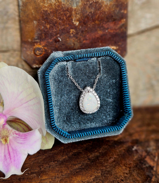 The Sparkle Dewdrop Pendant